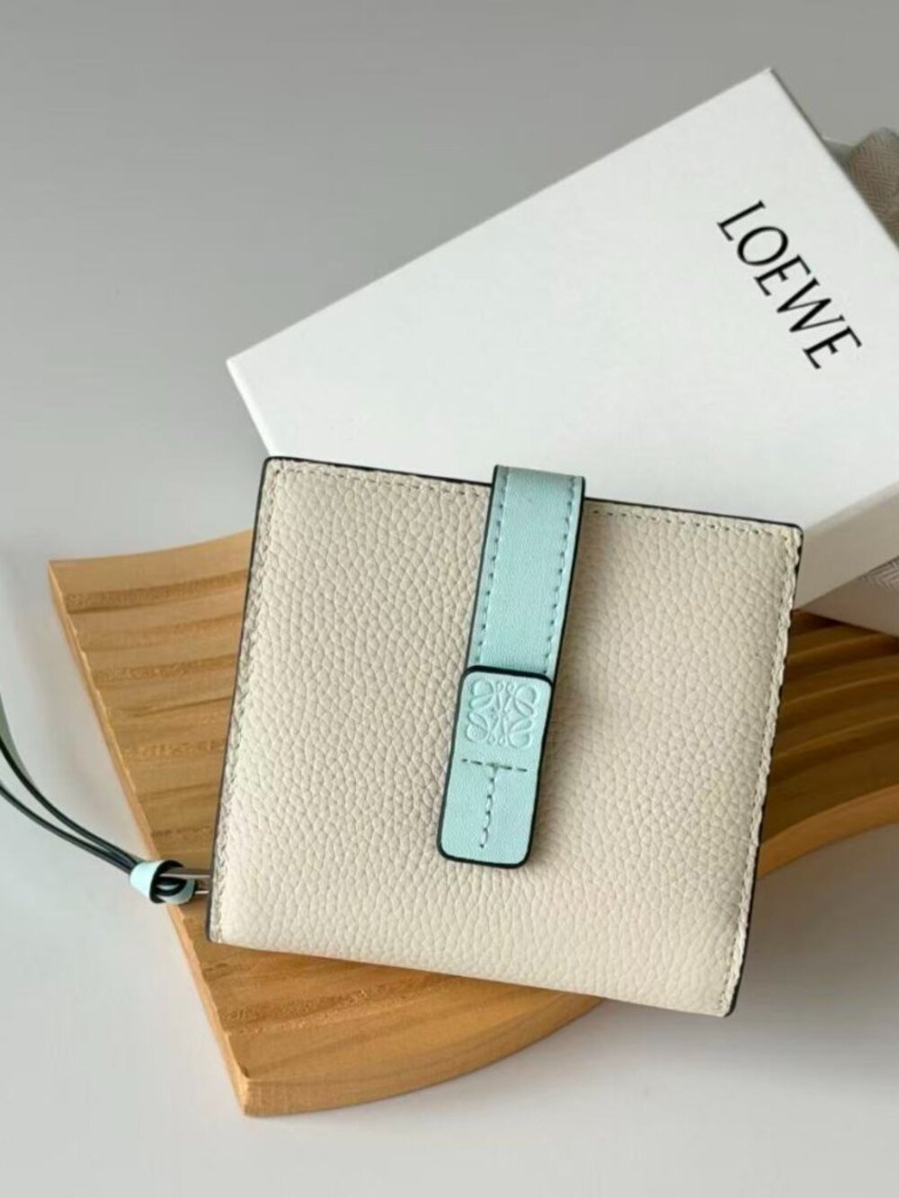 LOEWE Compact Bi-Fold Wallet Cream Pebble Leather Mint Anagram Strap Coin Purse
